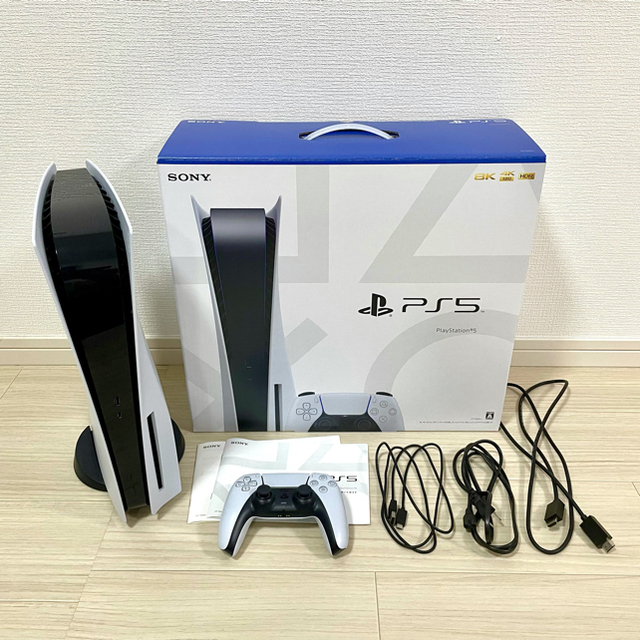 SONY(ソニー)のPlayStation 5 (CFI-1000A01) エンタメ/ホビーのゲームソフト/ゲーム機本体(家庭用ゲーム機本体)の商品写真