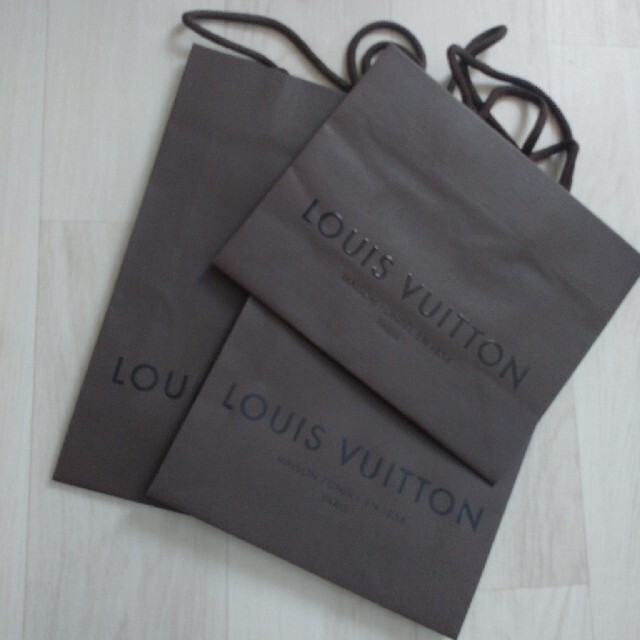 LOUIS VUITTON(ルイヴィトン)のLOUIS VUITTON 紙袋と 財布ケース レディースのファッション小物(財布)の商品写真