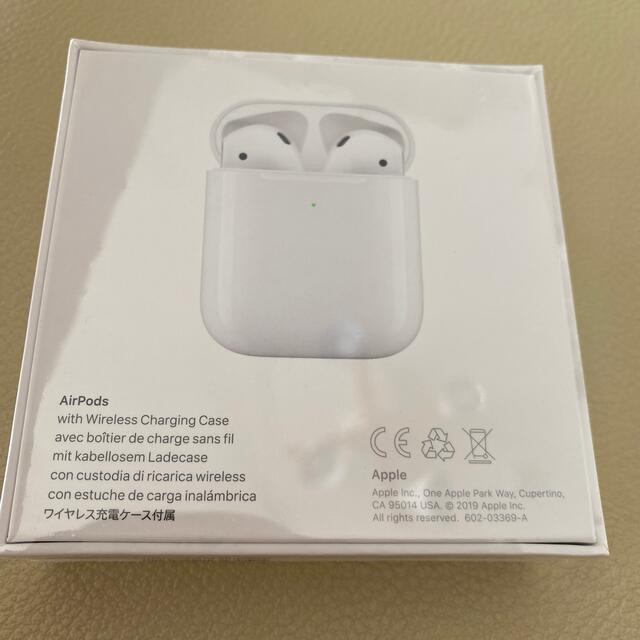 Apple(アップル)のApple AirPods  MRXJ2J/A2世代 スマホ/家電/カメラのオーディオ機器(ヘッドフォン/イヤフォン)の商品写真