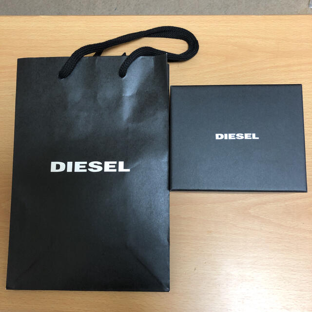 DIESEL(ディーゼル)のDIESEL ディーゼル　ショッパー　箱 レディースのバッグ(ショップ袋)の商品写真