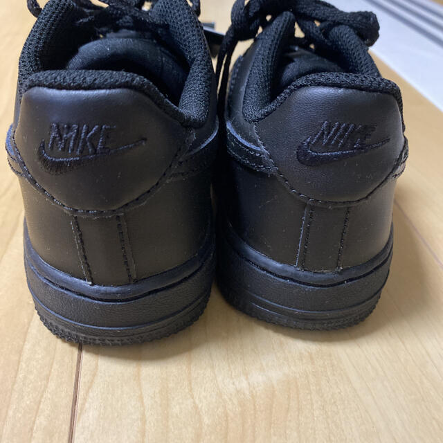 NIKE(ナイキ)のNIKE Air Force 1 黒　エアフォースワン キッズ/ベビー/マタニティのキッズ靴/シューズ(15cm~)(スニーカー)の商品写真