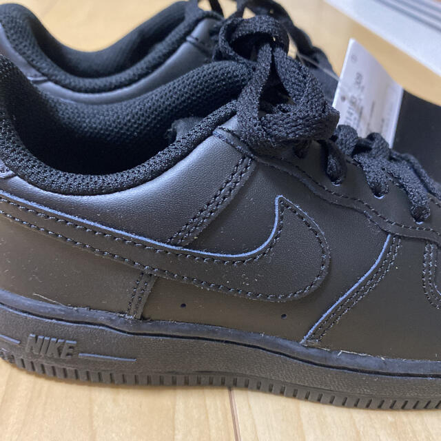 NIKE(ナイキ)のNIKE Air Force 1 黒　エアフォースワン キッズ/ベビー/マタニティのキッズ靴/シューズ(15cm~)(スニーカー)の商品写真