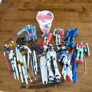 バンダイ(BANDAI)の組み立て済ガンプラ７体+カップガンプラ(プラモデル)