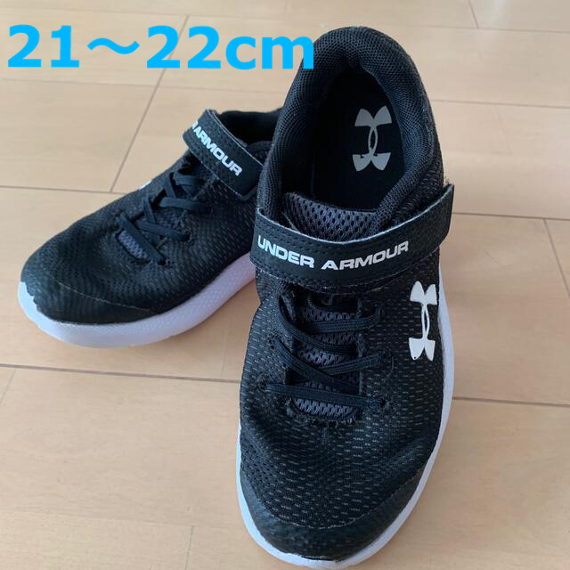 UNDER ARMOUR(アンダーアーマー)のアンダーアーマー　シューズ　22.0cm（21.0cm） キッズ/ベビー/マタニティのキッズ靴/シューズ(15cm~)(スニーカー)の商品写真