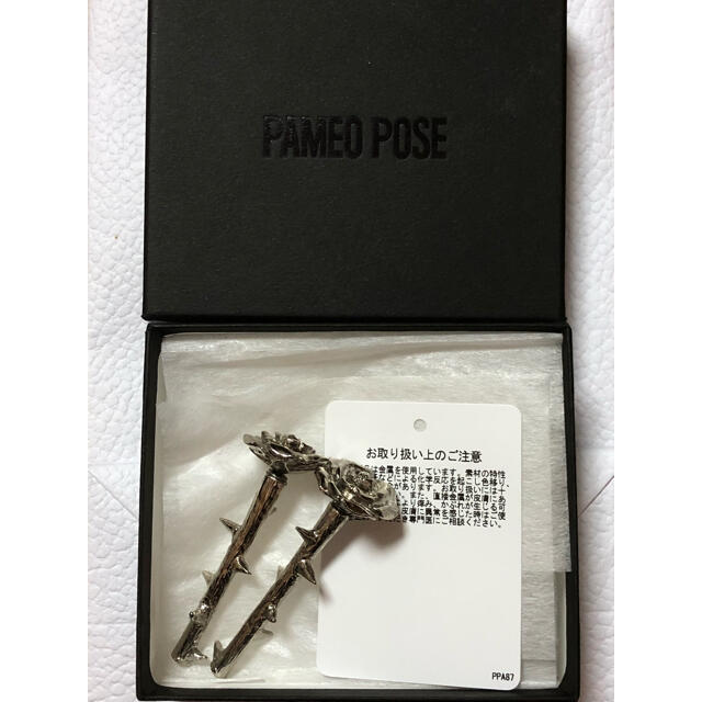PAMEO POSE(パメオポーズ)の【専用】PAMEO POSE ローズスティックピアス シルバー レディースのアクセサリー(ピアス)の商品写真