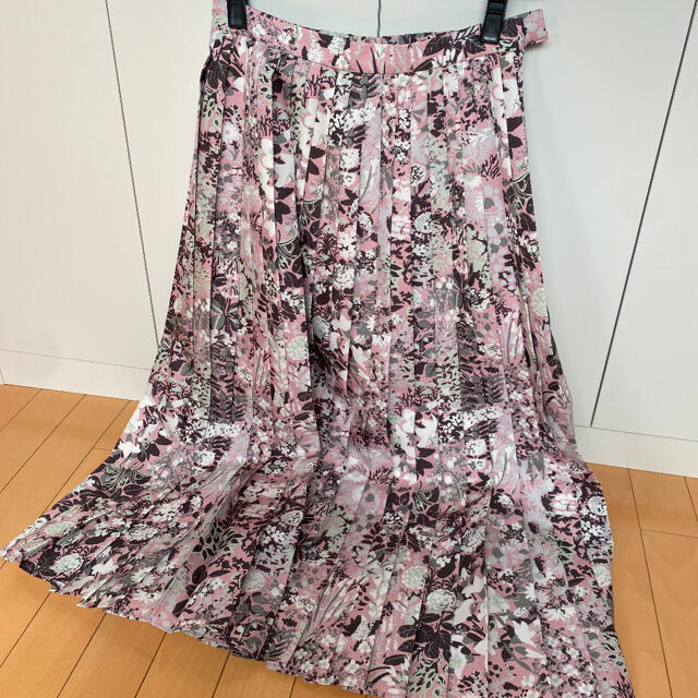 未使用】seventen♡セブンテン 花柄 プリントプリーツスカート S 未使用】seventen♡セブンテン 花柄 プリントプリーツスカート S