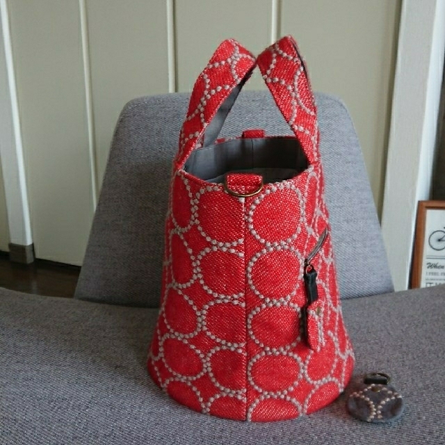 mina perhonen(ミナペルホネン)のミナペルホネンレッドタンバリンハンドメイドバック レディースのバッグ(ハンドバッグ)の商品写真