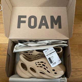 アディダス(adidas)の【最安値・新品】YZY FOAM RUNNER  OCHRE 24.5cm(サンダル)
