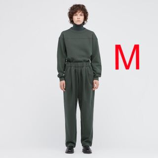 ユニクロ(UNIQLO)の【送料無料】新品タグ付 ユニクロu 21awスウェットギャザーパンツ M サイズ(カジュアルパンツ)