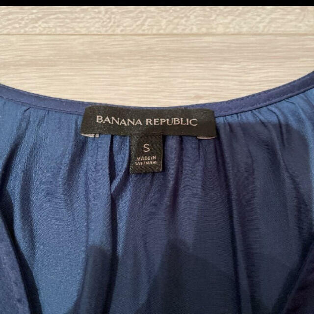 Banana Republic(バナナリパブリック)のbanana republic ブラウス　長袖　艶あり レディースのトップス(シャツ/ブラウス(長袖/七分))の商品写真