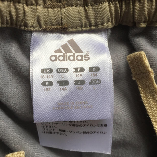 adidas(アディダス)の新品☆adidasジュニアパンツ160 スポーツ/アウトドアのサッカー/フットサル(その他)の商品写真