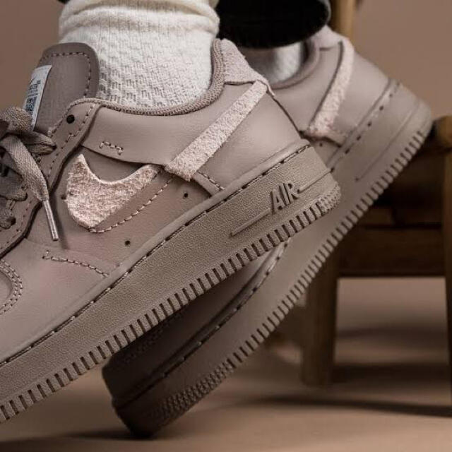 入手困難・海外限定モデル☆NIKE AIR FORCE 1 LXX 即購入OK