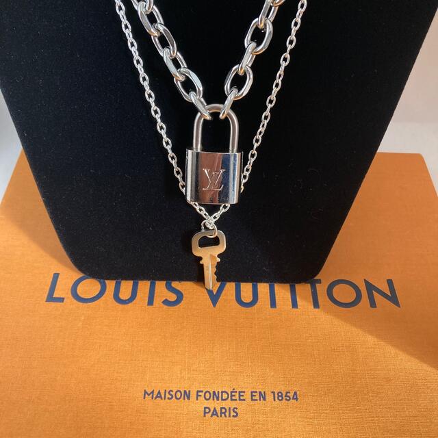 LOUIS VUITTON(ルイヴィトン)のルイヴィトン　パドロック　シルバー美品 メンズのアクセサリー(ネックレス)の商品写真