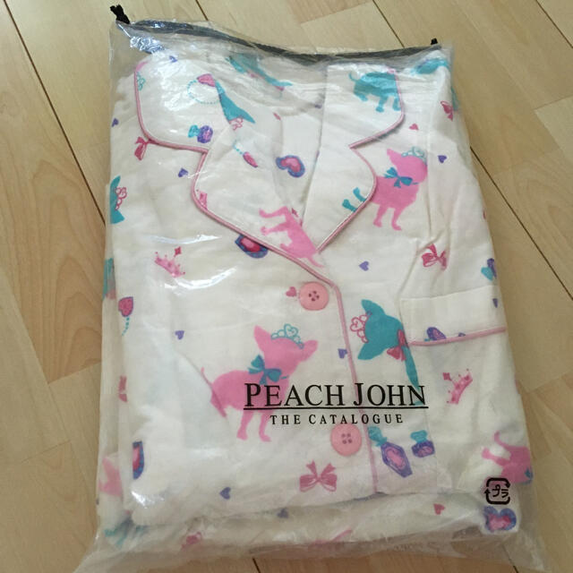 PEACH JOHN(ピーチジョン)の☆ピーチジョン☆新品　パジャマ☆チワワ柄 レディースのルームウェア/パジャマ(ルームウェア)の商品写真