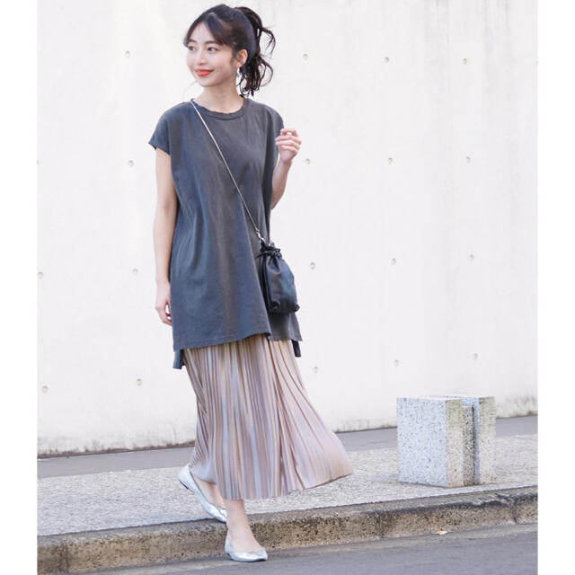 【coca】コカ プリーツスカート ミモレ丈 ダークピンク レディースのスカート(ロングスカート)の商品写真