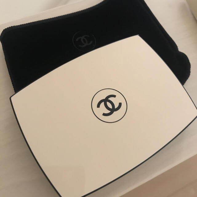 CHANEL(シャネル)のシャネル　アイシャドウ レ ベージュパレット ナチュレル　ザンディスパンサーブル コスメ/美容のベースメイク/化粧品(アイシャドウ)の商品写真