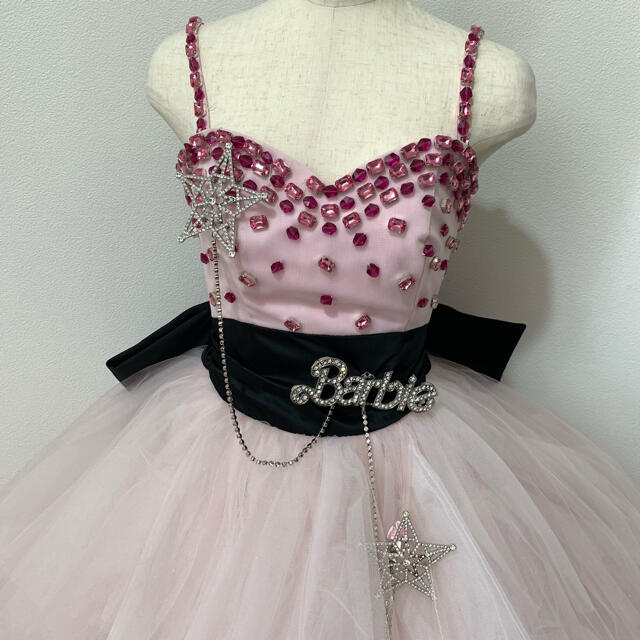 バービー ウェディングドレスの通販 by サンディ。
形はかわいらしいたまご形。
's shop｜ラクマ Barbie カラードレス 人気超激安