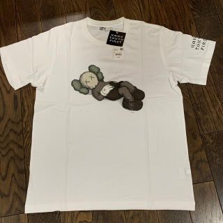 カウズ　ユニクロ　コラボ　新品　Tシャツ　ホワイト　カットソー　最新(Tシャツ/カットソー(半袖/袖なし))