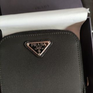 プラダ(PRADA)のナイロンラウンドファスナー二つ折財布(折り財布)