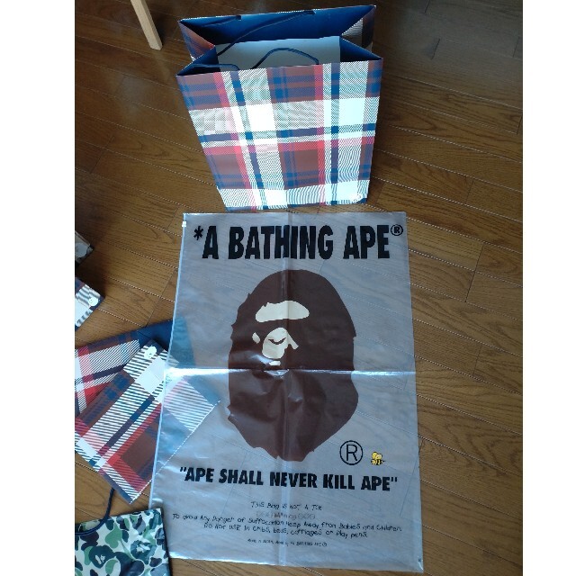 A BATHING APE(アベイシングエイプ)のア・ベイシング・エイプ　紙袋大１枚 レディースのバッグ(ショップ袋)の商品写真