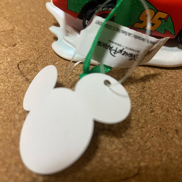 Disney(ディズニー)の完売品　カーズ   マテル　ライトニングマックイーン オーナメント　クリスマス エンタメ/ホビーのおもちゃ/ぬいぐるみ(ミニカー)の商品写真
