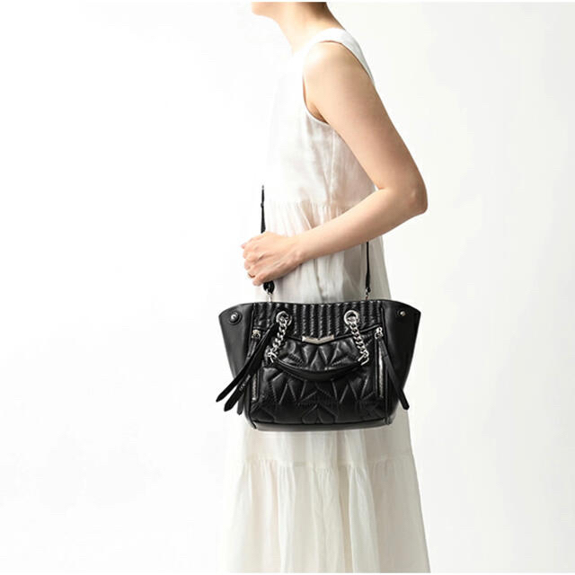 JIMMY CHOO HELIA SHOPPER S TMN ブラックショルダーバッグ