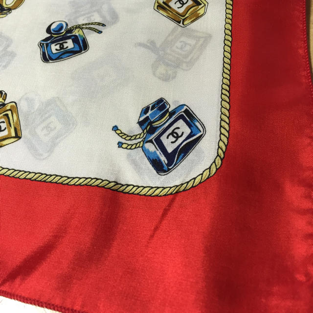 ☆アイビー様専用です☆CHANEL ヴィンテージ大判スカーフ 香水瓶柄 | フリマアプリ ラクマ
