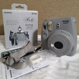 フジフイルム(富士フイルム)の【付属品付、フィルム＆電池入り】チェキinstax mini 8+(フィルムカメラ)