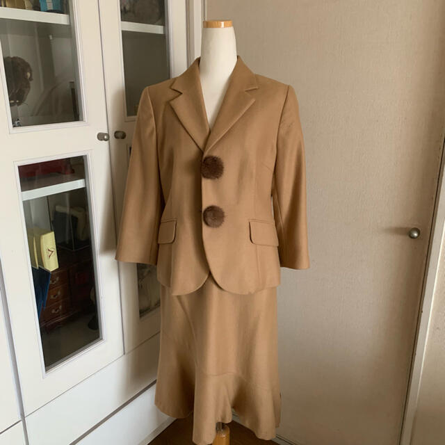 THE GINZA 資生堂ブティック ザギンザ スカートスーツ ベージュのサムネイル