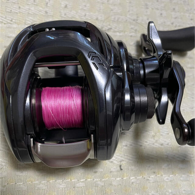 DAIWA(ダイワ)の美品ダイワタトゥーラSV TW R スポーツ/アウトドアのフィッシング(リール)の商品写真