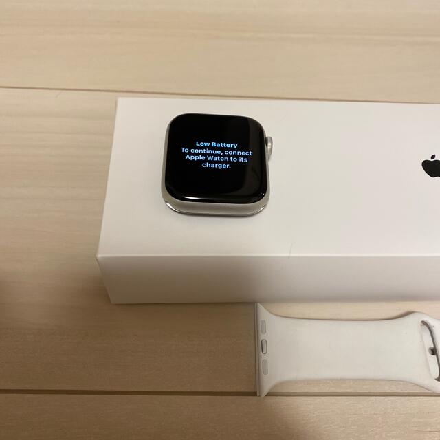 Apple Watch SE（GPSモデル）44mmシルバーアルミニウムケース お買い得