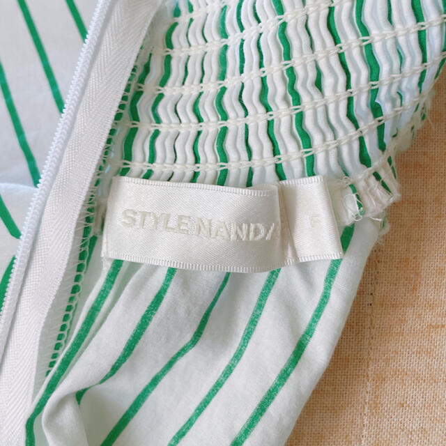 STYLENANDA(スタイルナンダ)のスタイルナンダ　ストライプリボンシャツ レディースのトップス(シャツ/ブラウス(長袖/七分))の商品写真