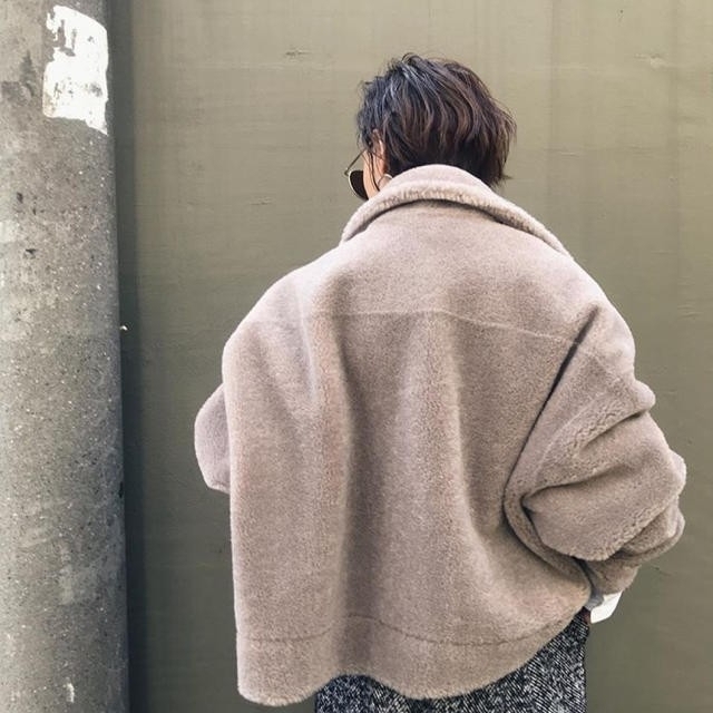 Ameri VINTAGE(アメリヴィンテージ)のameri vintage　OVER SIZU MOUTON COAT レディースのジャケット/アウター(ムートンコート)の商品写真