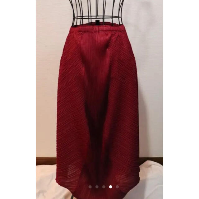 PLEATS PLEASE ISSEY MIYAKE(プリーツプリーズイッセイミヤケ)の美品　プリーツプリーズ　レッドロングスカート　サイズ3 レディースのスカート(ロングスカート)の商品写真