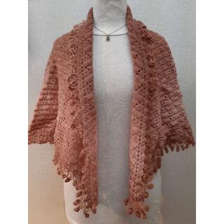 『サーモンピンク』の世界でひとつの美しい手編みショール　マフラー(マフラー/ショール)