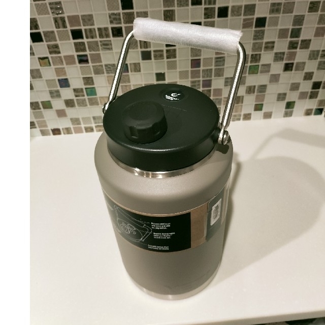 YETI 1 GALLON JUG  イエティ ワンガロン ジャグ スポーツ/アウトドアのアウトドア(食器)の商品写真