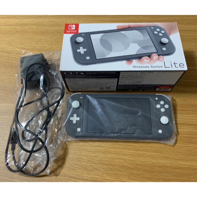 Nintendo Switch(ニンテンドースイッチ)のNintendo switch light 美品 エンタメ/ホビーのゲームソフト/ゲーム機本体(携帯用ゲーム機本体)の商品写真