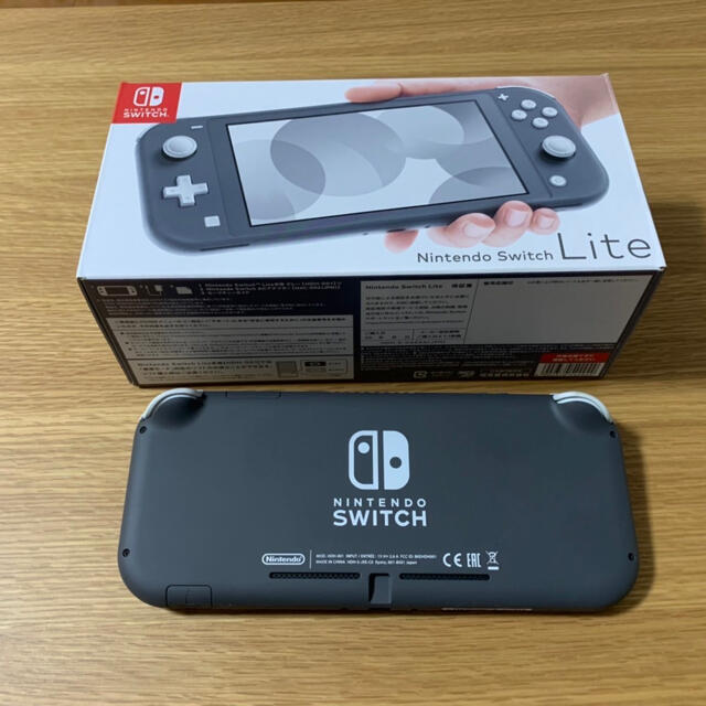 Nintendo Switch(ニンテンドースイッチ)のNintendo switch light 美品 エンタメ/ホビーのゲームソフト/ゲーム機本体(携帯用ゲーム機本体)の商品写真