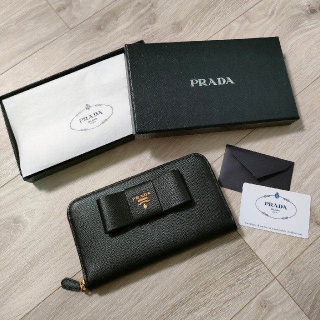 PRADA　サフィアーノ　ラウンドジップ　長財布　ブラック