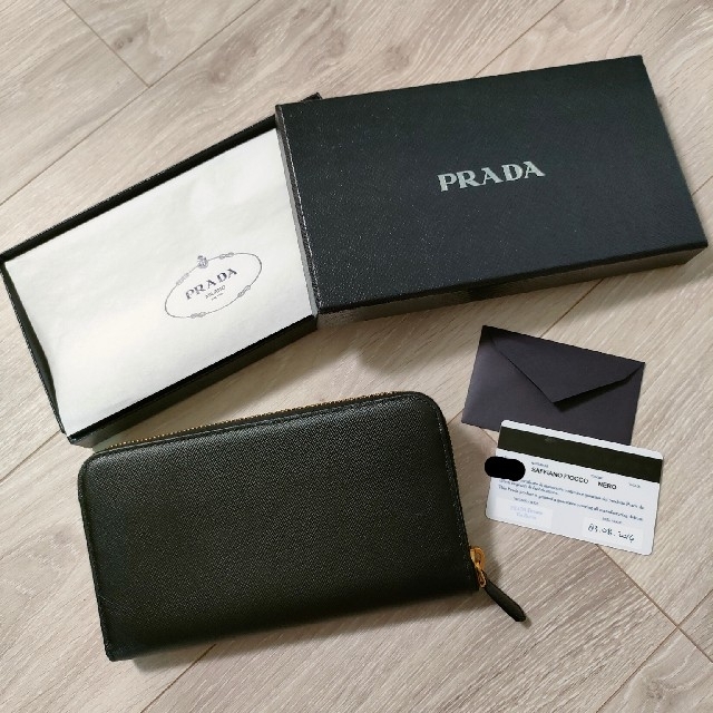 PRADA(プラダ)のPRADA　サフィアーノ　ラウンドジップ　長財布　ブラック レディースのファッション小物(財布)の商品写真