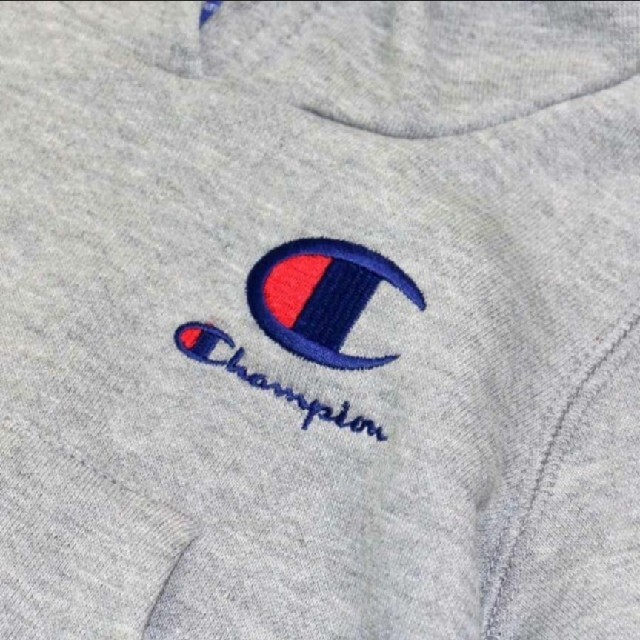 Champion(チャンピオン)のチャンピオン champion パーカー  子供服  100 今週限定値下げ キッズ/ベビー/マタニティのキッズ服男の子用(90cm~)(Tシャツ/カットソー)の商品写真