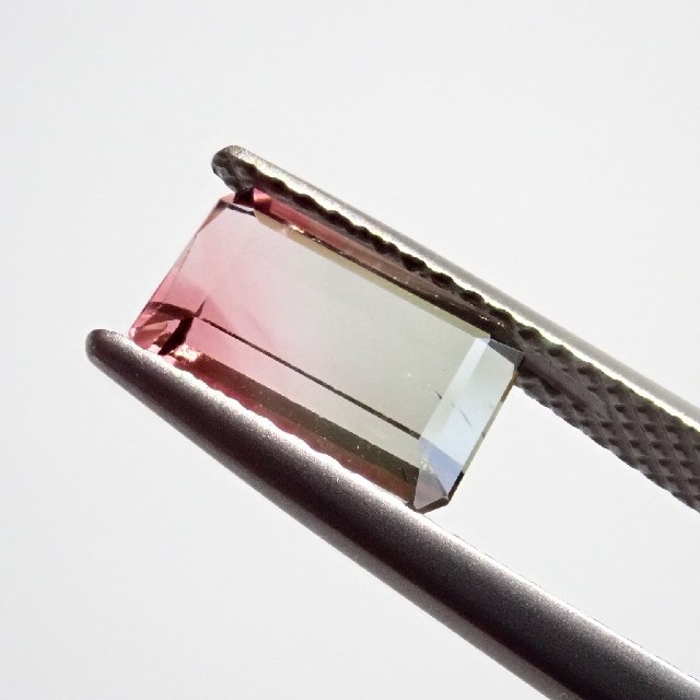 ◆特価品◆ルース 色石【バイカラートルマリン   エメラルドカット】1.86ct 8