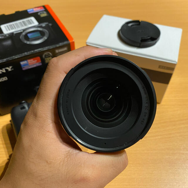 SONY(ソニー)のa6400 sony  siguma 16mm f1.4 スマホ/家電/カメラのカメラ(ミラーレス一眼)の商品写真