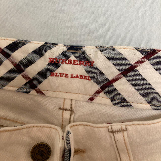 BURBERRY BLUE LABEL(バーバリーブルーレーベル)のバーバリーブルーレーベル　ホワイトデニム　ジーンズ レディースのパンツ(デニム/ジーンズ)の商品写真