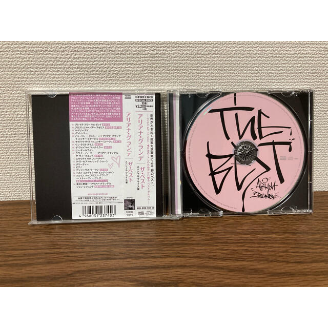 アリアナグランデ　THE BEST  エンタメ/ホビーのCD(ポップス/ロック(洋楽))の商品写真