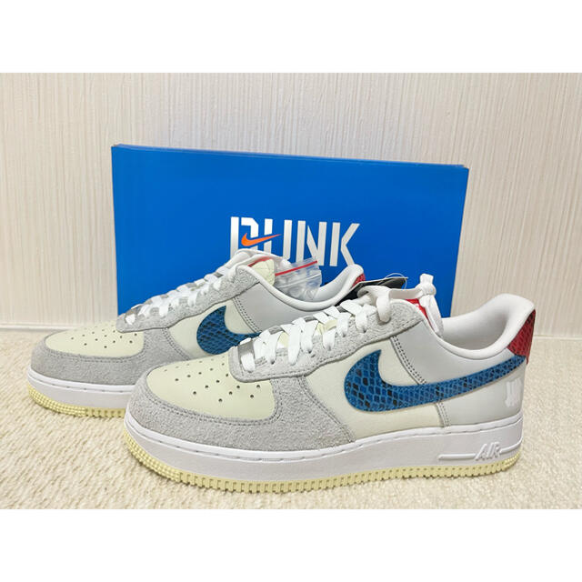 NIKE(ナイキ)のUNDEFEATED × NIKE AIR FORCE 1 LOW WHITE メンズの靴/シューズ(スニーカー)の商品写真