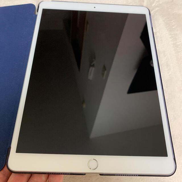 iPad(アイパッド)のiPad Air3 10.5インチ 64GB WiFiモデル シルバー スマホ/家電/カメラのPC/タブレット(タブレット)の商品写真