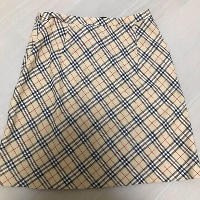 BURBERRY(バーバリー)の【値下げ中】Burberry チェック柄　スカート 36サイズ レディースのスカート(ミニスカート)の商品写真