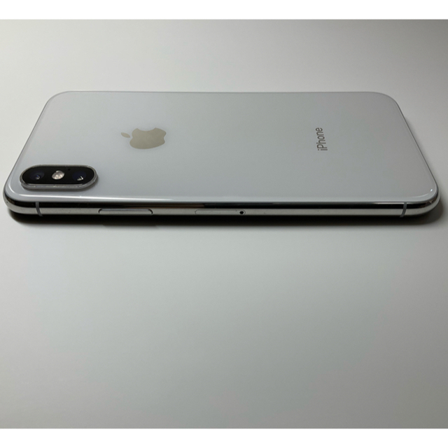 iPhone(アイフォーン)のiPhone XS 64GB シルバー スマホ/家電/カメラのスマートフォン/携帯電話(スマートフォン本体)の商品写真