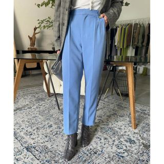 アメリヴィンテージ(Ameri VINTAGE)のCOLOR TAPERED TUCK PANTS(カジュアルパンツ)